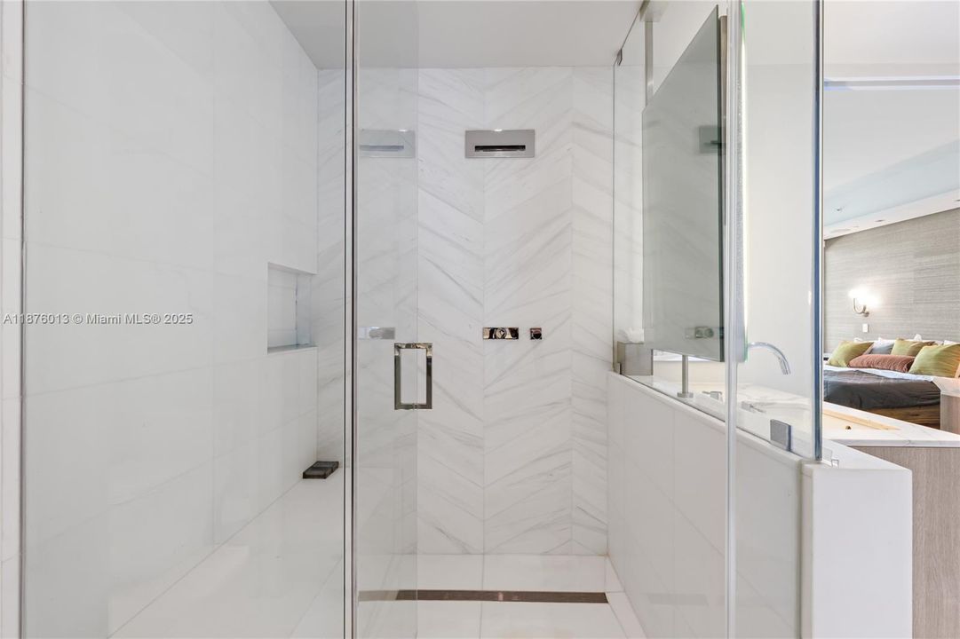 Recently Sold: $7,200,000 (2 beds, 2 baths, 1793 Square Feet)