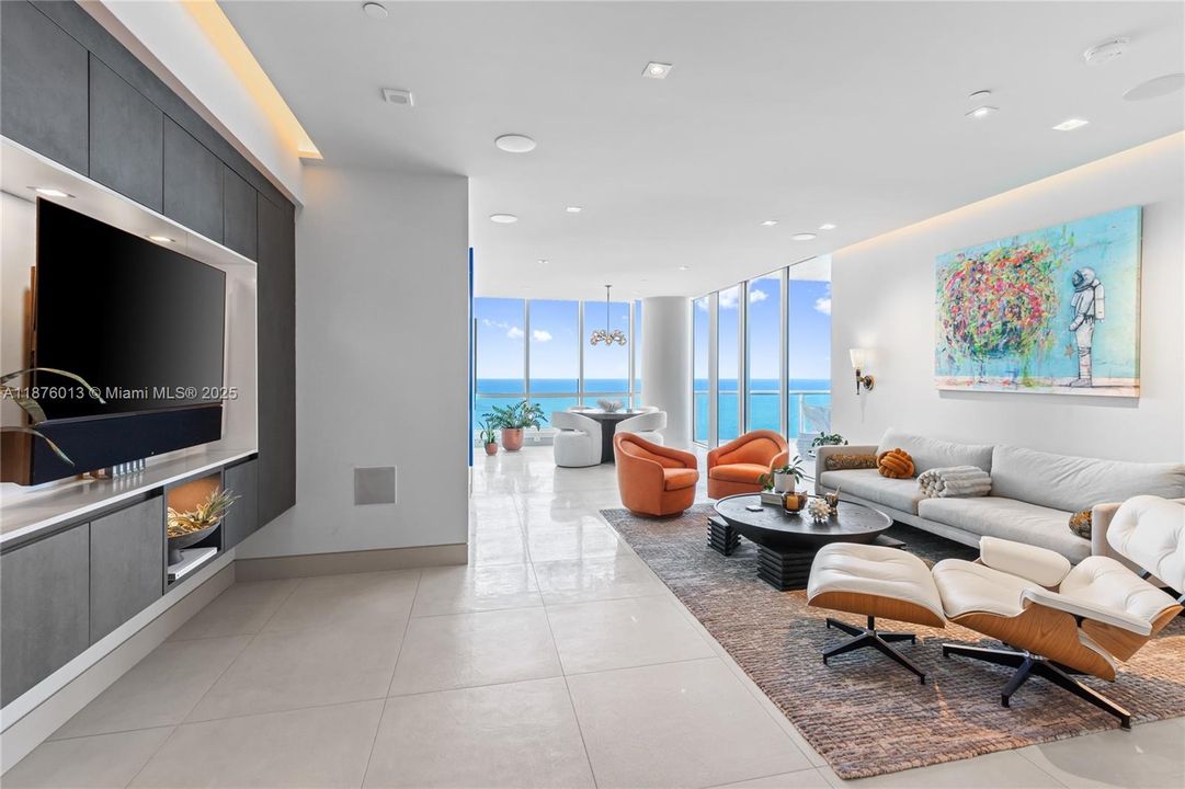 Recently Sold: $7,200,000 (2 beds, 2 baths, 1793 Square Feet)