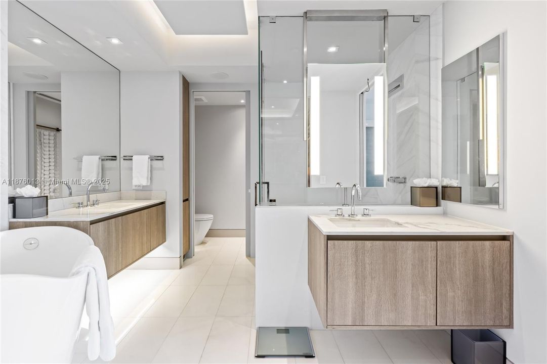 Recently Sold: $7,200,000 (2 beds, 2 baths, 1793 Square Feet)