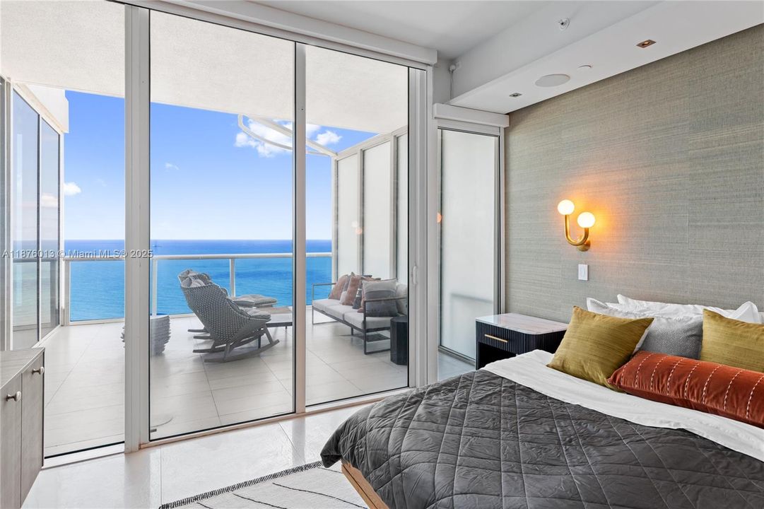 Recently Sold: $7,200,000 (2 beds, 2 baths, 1793 Square Feet)
