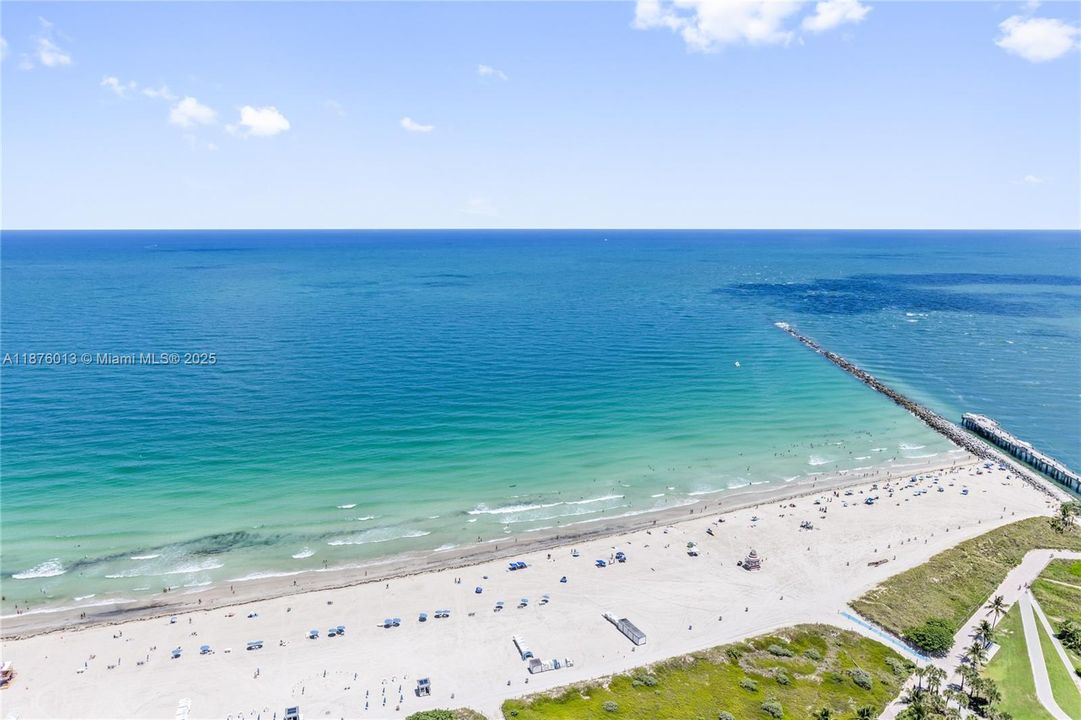 Recently Sold: $7,200,000 (2 beds, 2 baths, 1793 Square Feet)