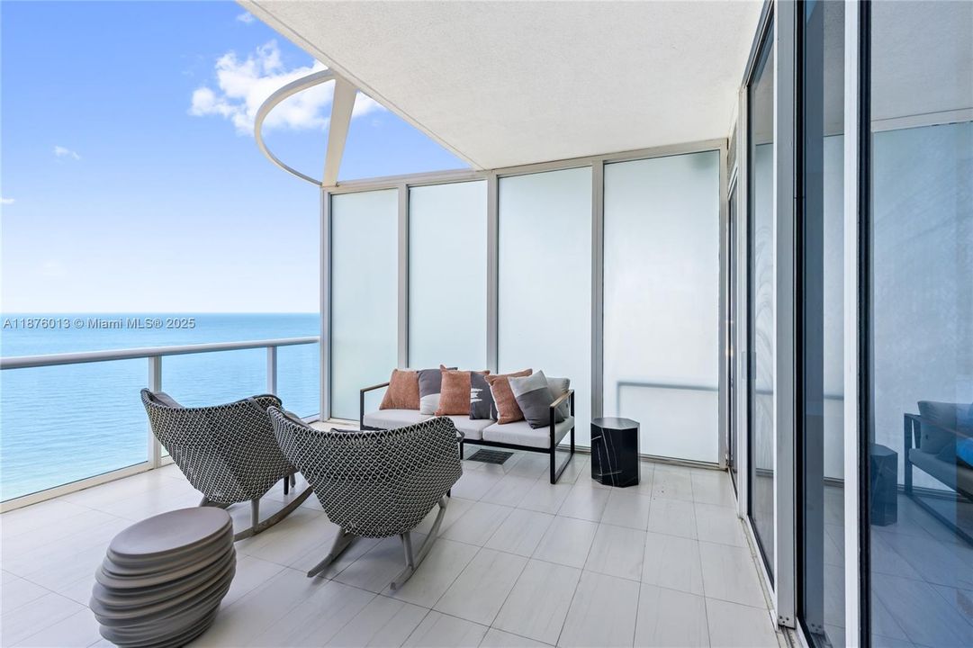 Recently Sold: $7,200,000 (2 beds, 2 baths, 1793 Square Feet)