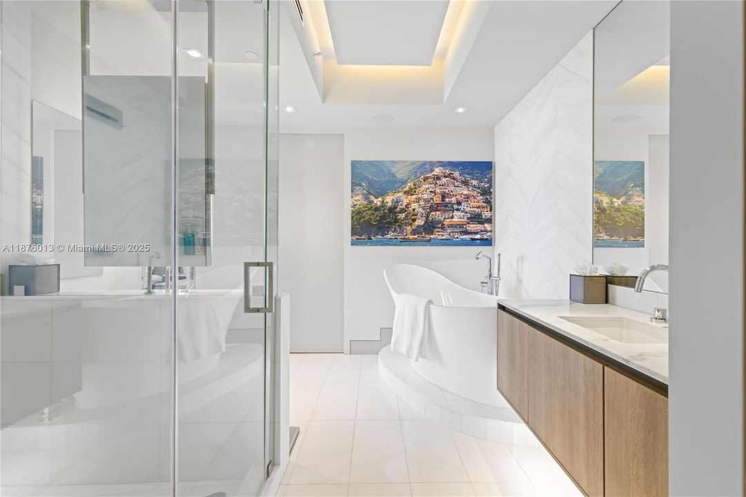 Recently Sold: $7,200,000 (2 beds, 2 baths, 1793 Square Feet)