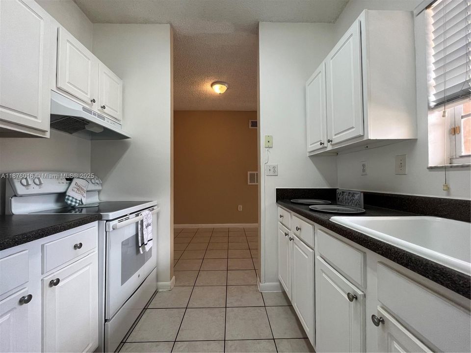 Recently Rented: $1,800 (1 beds, 1 baths, 628 Square Feet)
