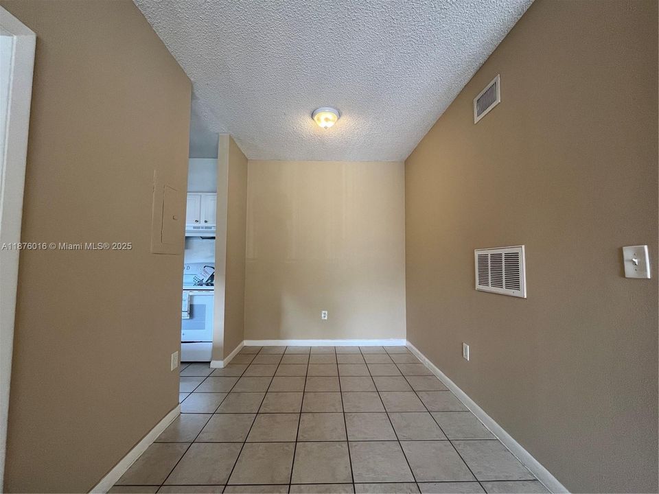 Recently Rented: $1,800 (1 beds, 1 baths, 628 Square Feet)