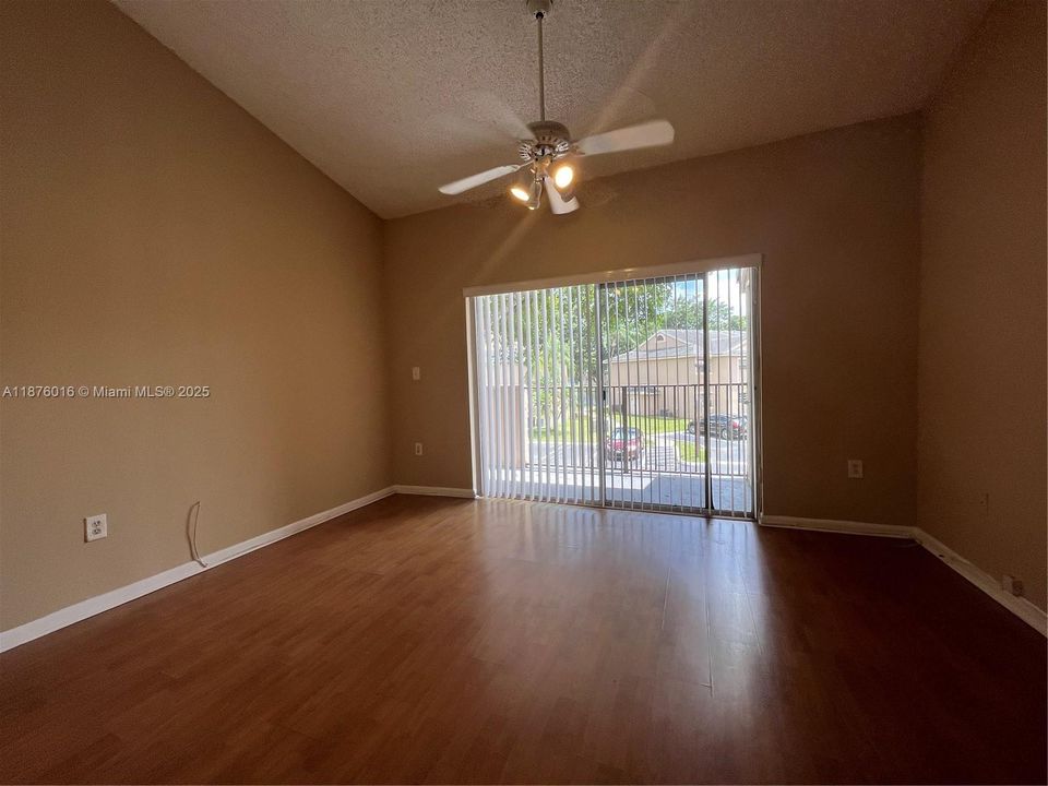 Recently Rented: $1,800 (1 beds, 1 baths, 628 Square Feet)