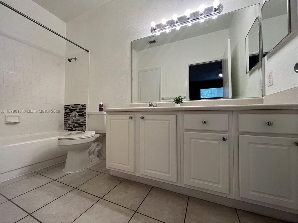 Recently Rented: $1,800 (1 beds, 1 baths, 628 Square Feet)