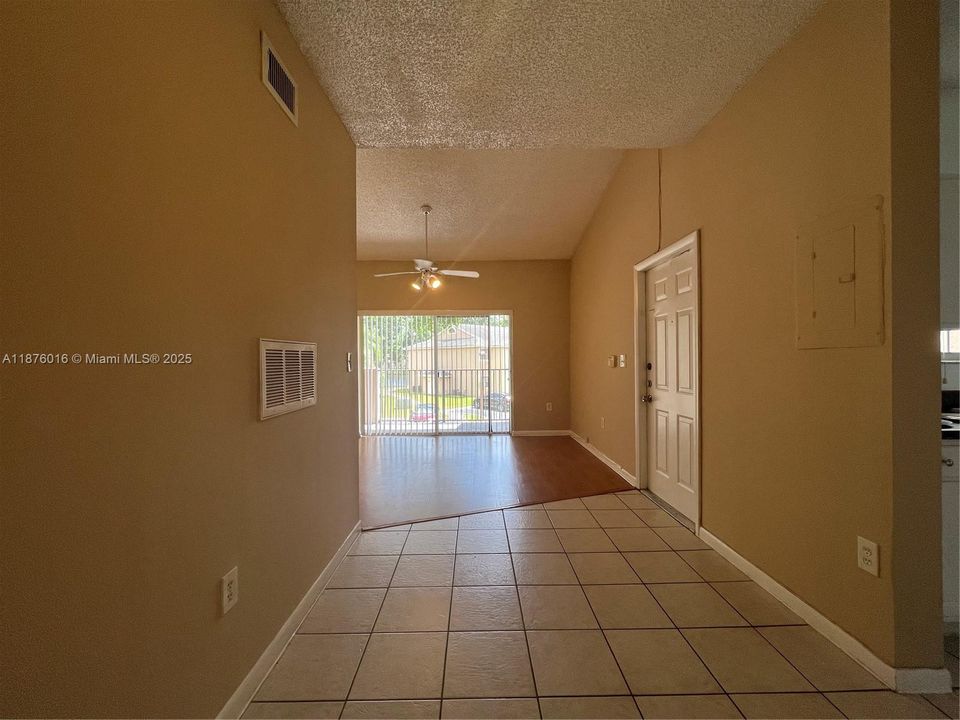 Recently Rented: $1,800 (1 beds, 1 baths, 628 Square Feet)