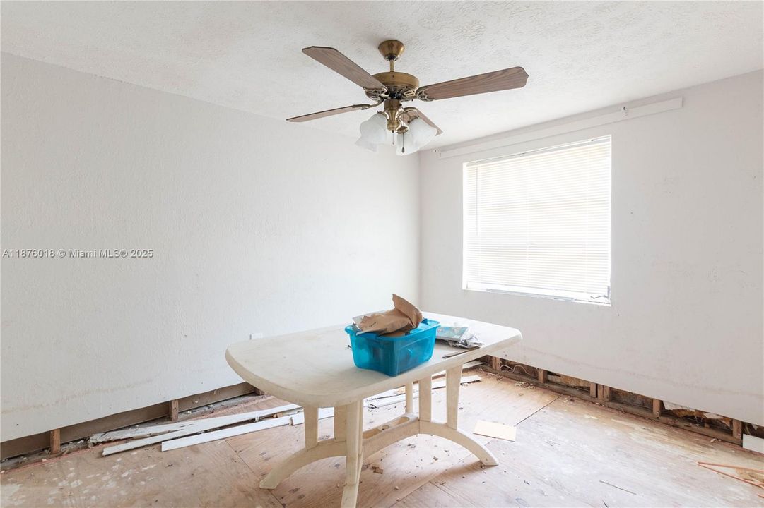 En Venta: $259,900 (3 camas, 1 baños, 966 Pies cuadrados)