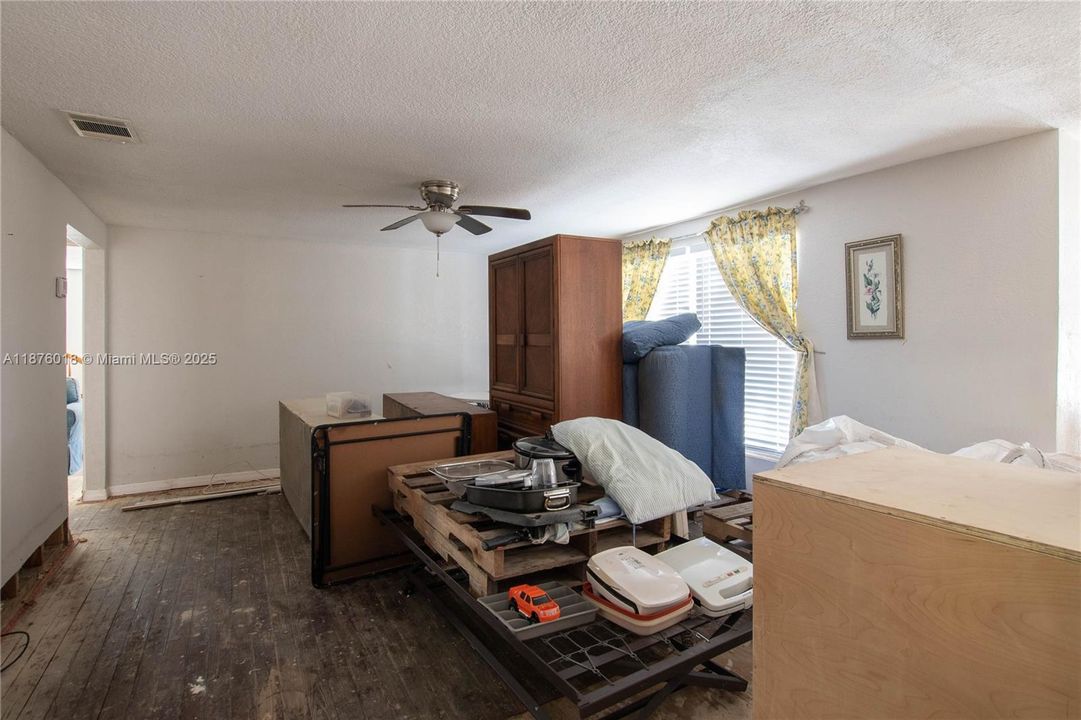 En Venta: $259,900 (3 camas, 1 baños, 966 Pies cuadrados)