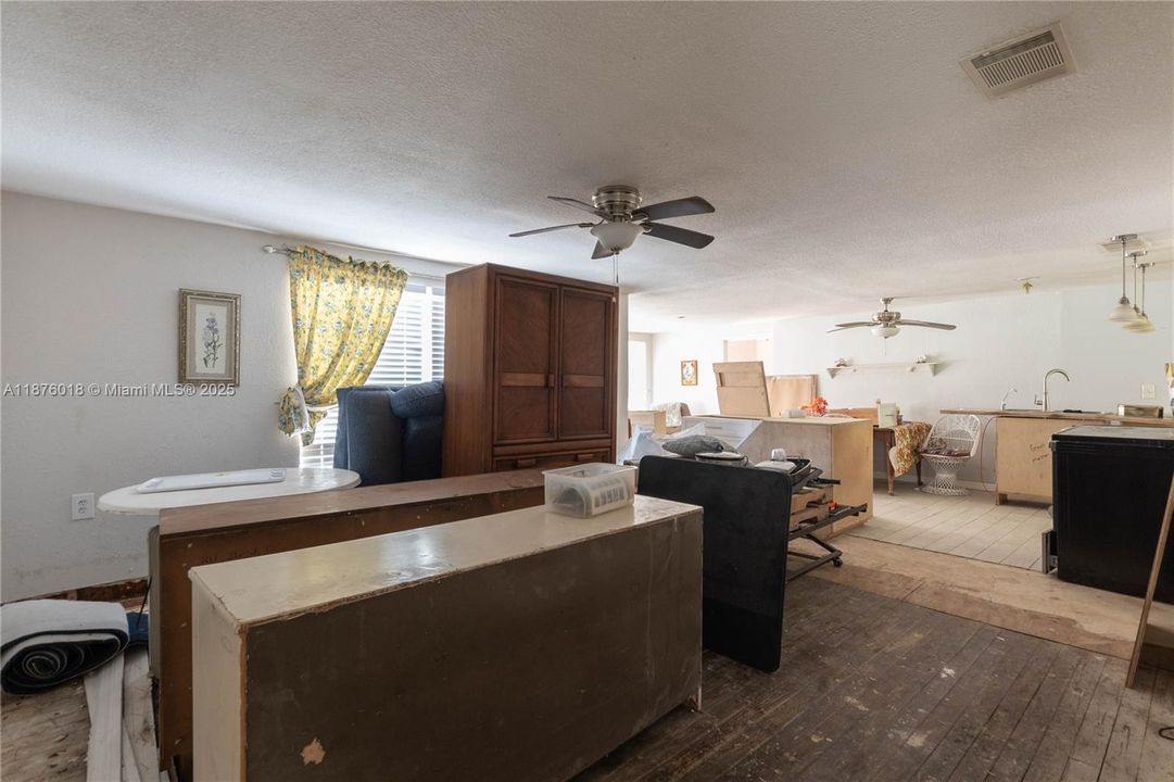 En Venta: $259,900 (3 camas, 1 baños, 966 Pies cuadrados)