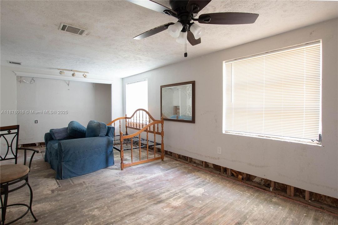 En Venta: $259,900 (3 camas, 1 baños, 966 Pies cuadrados)