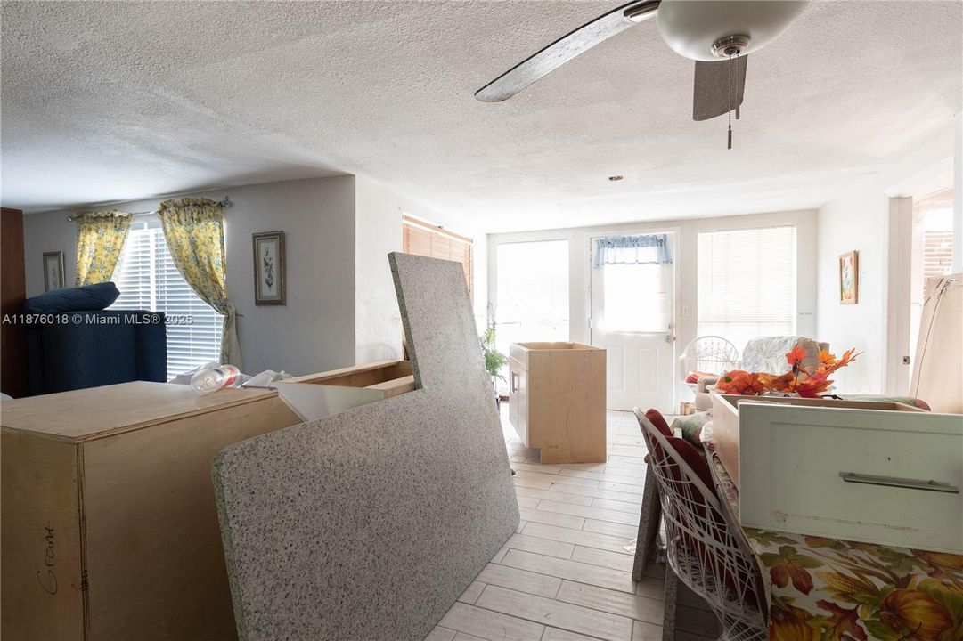 En Venta: $259,900 (3 camas, 1 baños, 966 Pies cuadrados)