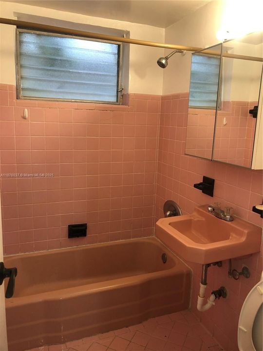 En Venta: $160,000 (0 camas, 1 baños, 406 Pies cuadrados)