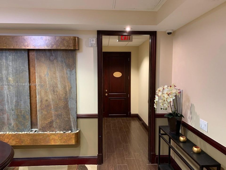 Private Entry off elevator landing.