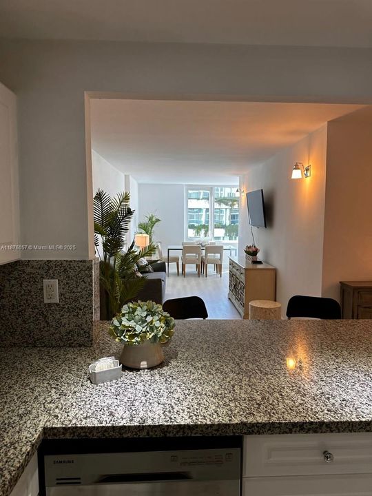 For Sale: $679,000 (1 beds, 1 baths, 760 Square Feet)