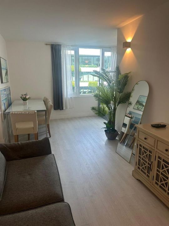 For Sale: $679,000 (1 beds, 1 baths, 760 Square Feet)