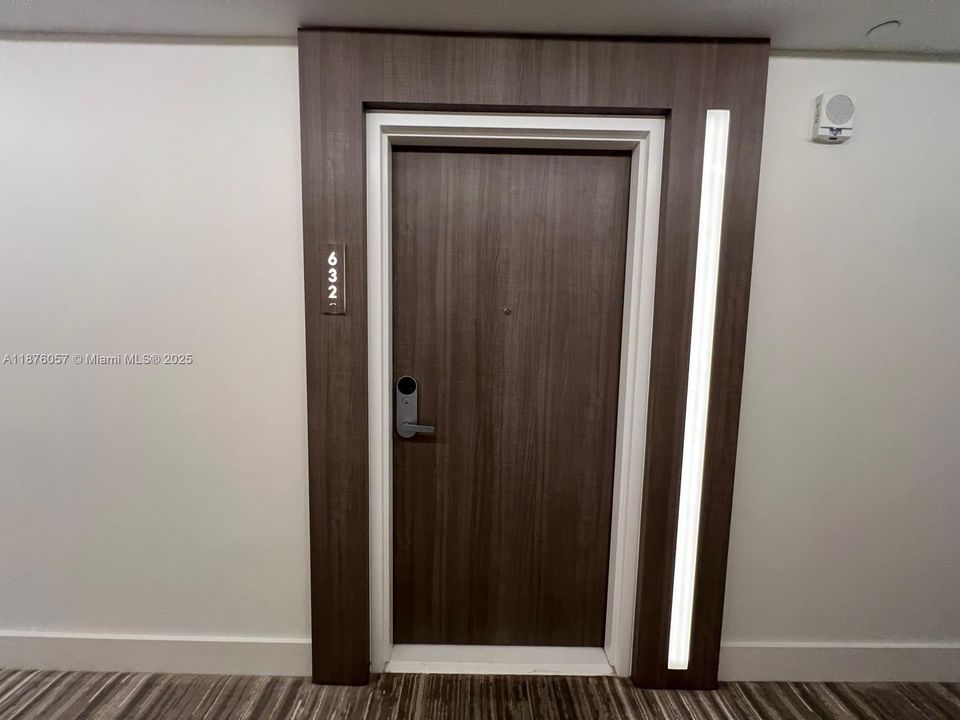 For Sale: $679,000 (1 beds, 1 baths, 760 Square Feet)