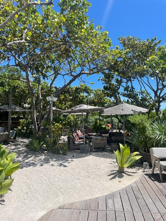 For Sale: $679,000 (1 beds, 1 baths, 760 Square Feet)