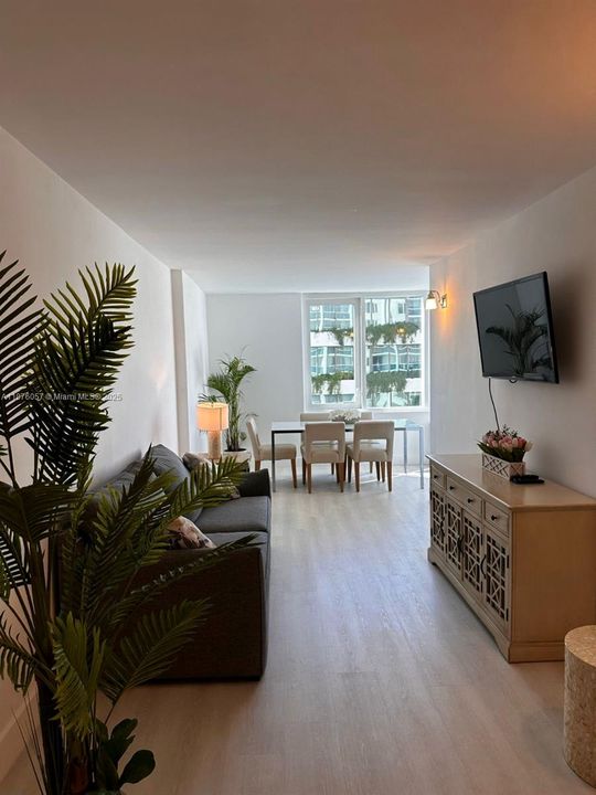 For Sale: $679,000 (1 beds, 1 baths, 760 Square Feet)