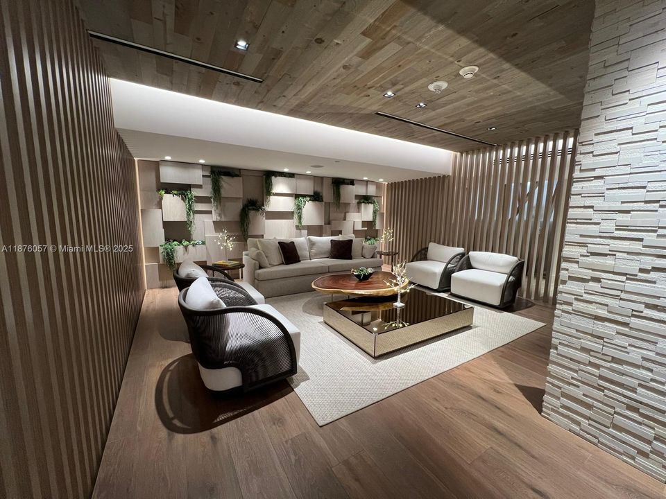 For Sale: $679,000 (1 beds, 1 baths, 760 Square Feet)