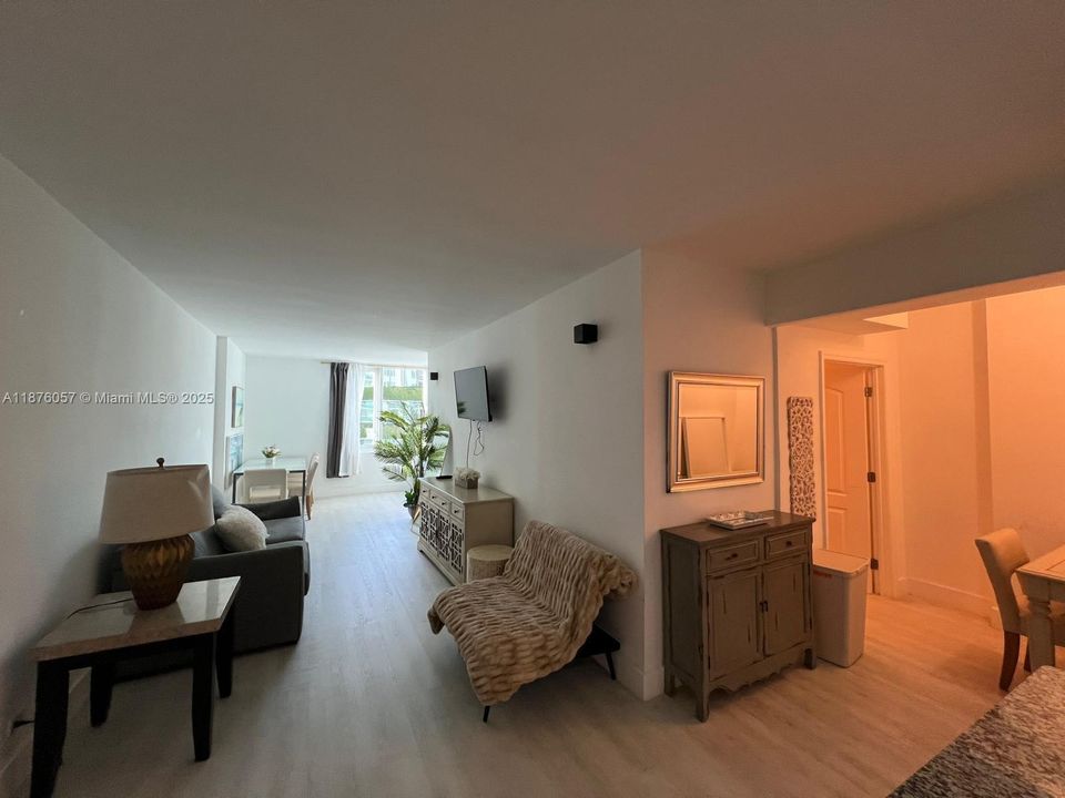 For Sale: $679,000 (1 beds, 1 baths, 760 Square Feet)