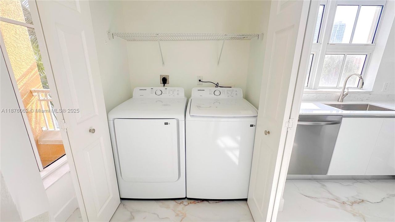 For Sale: $569,000 (3 beds, 2 baths, 1365 Square Feet)