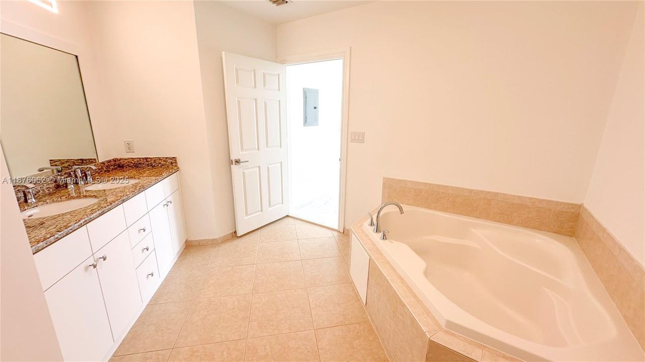 For Sale: $569,000 (3 beds, 2 baths, 1365 Square Feet)