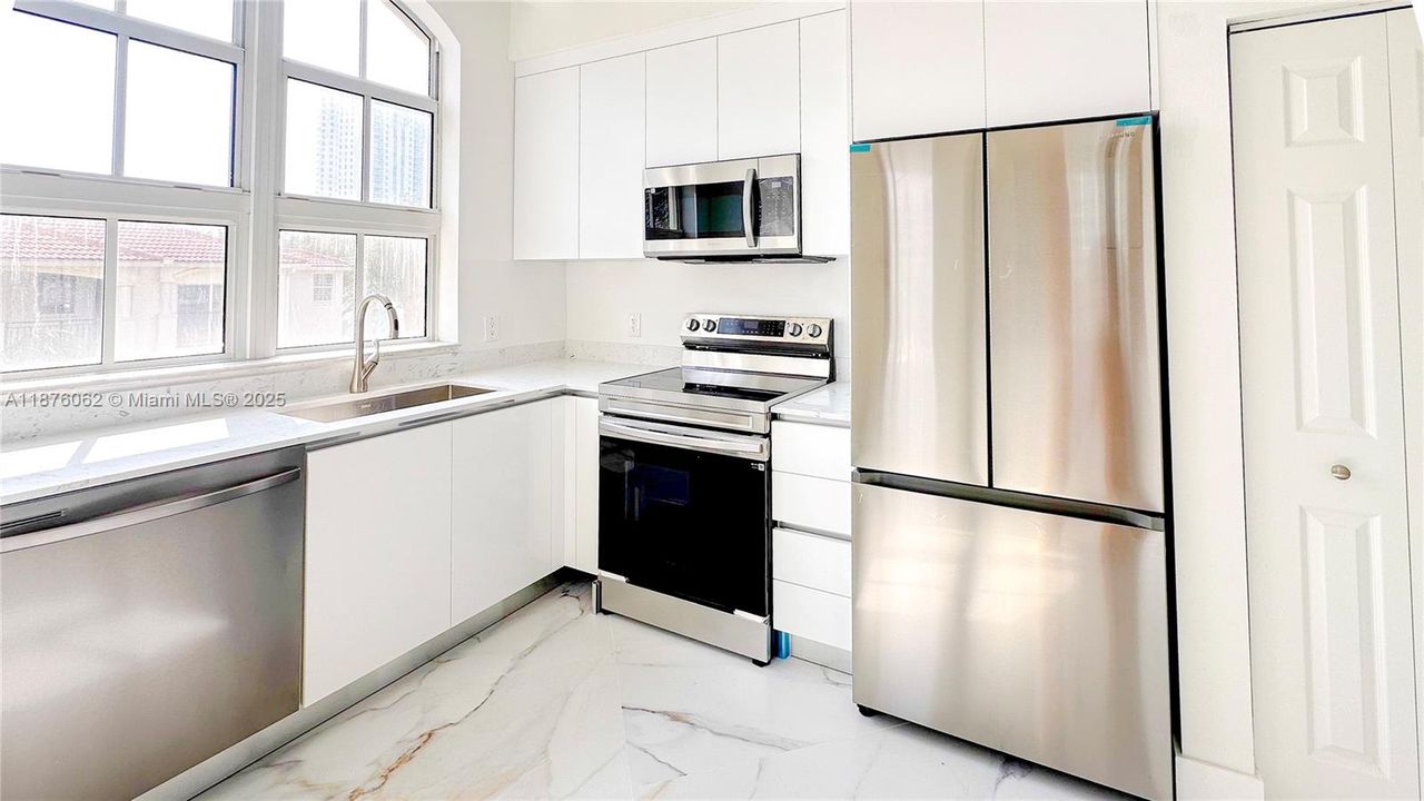 For Sale: $569,000 (3 beds, 2 baths, 1365 Square Feet)