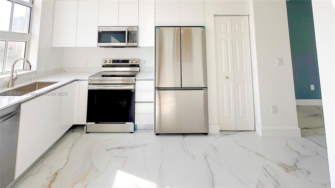 For Sale: $569,000 (3 beds, 2 baths, 1365 Square Feet)