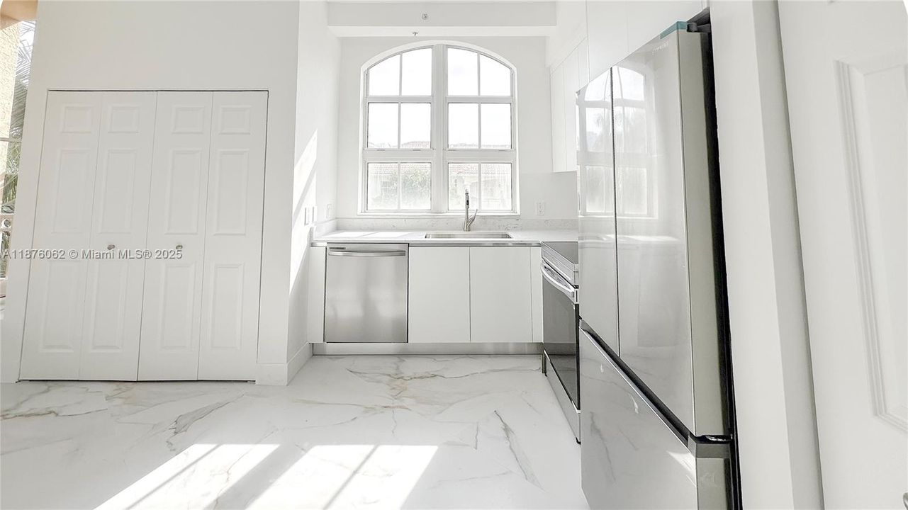 For Sale: $569,000 (3 beds, 2 baths, 1365 Square Feet)