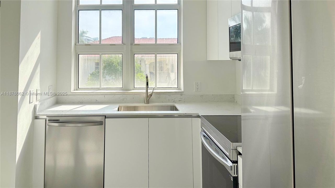 For Sale: $569,000 (3 beds, 2 baths, 1365 Square Feet)