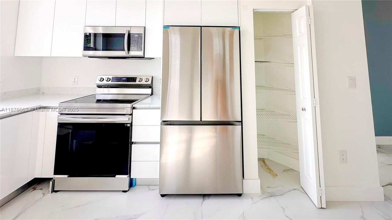 For Sale: $569,000 (3 beds, 2 baths, 1365 Square Feet)