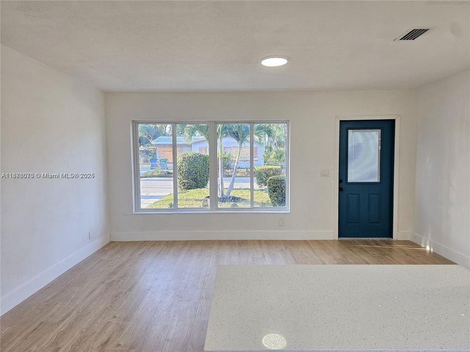 En Venta: $374,900 (3 camas, 2 baños, 778 Pies cuadrados)