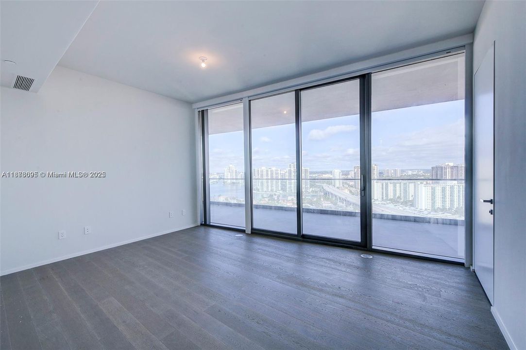 Active With Contract: $9,500 (2 beds, 2 baths, 1161 Square Feet)