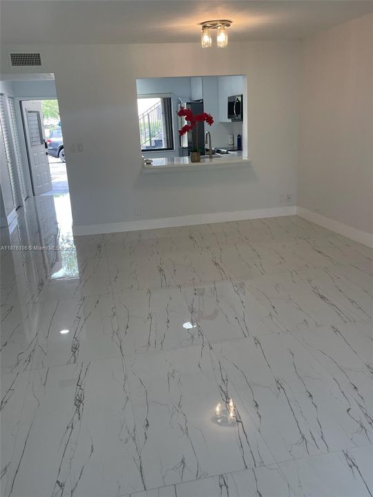 For Sale: $199,900 (2 beds, 2 baths, 1019 Square Feet)