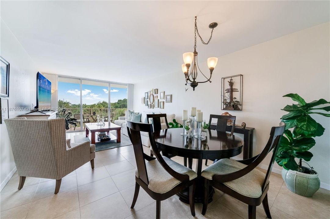 Под контрактом: $259,000 (1 спален, 1 ванн, 840 Квадратных фут)