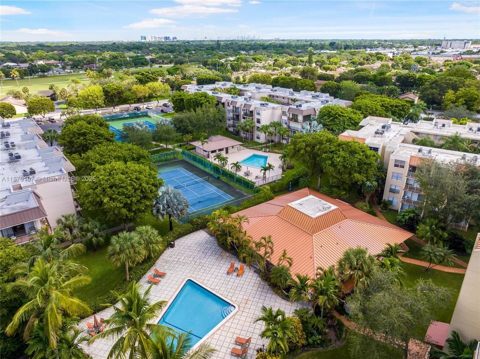 Под контрактом: $259,000 (1 спален, 1 ванн, 840 Квадратных фут)