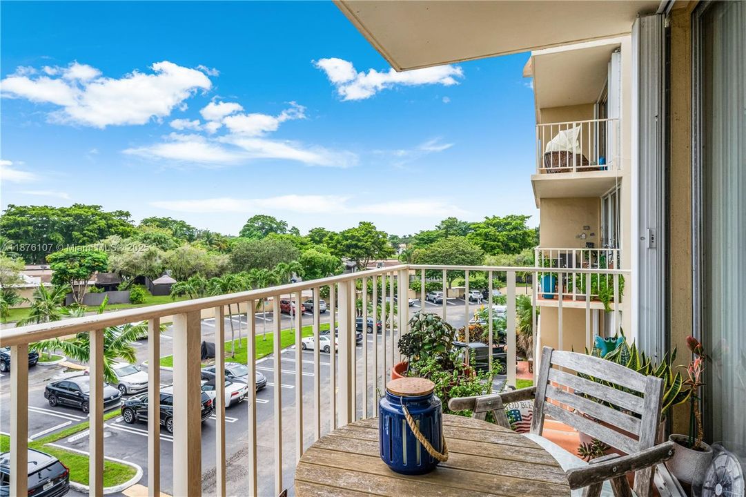 Под контрактом: $259,000 (1 спален, 1 ванн, 840 Квадратных фут)