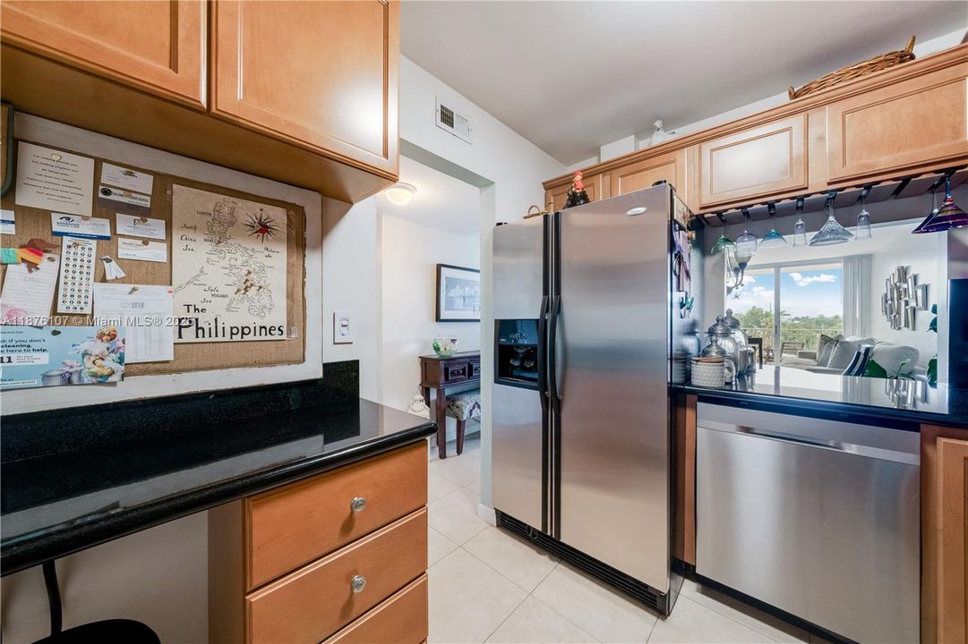 Под контрактом: $259,000 (1 спален, 1 ванн, 840 Квадратных фут)