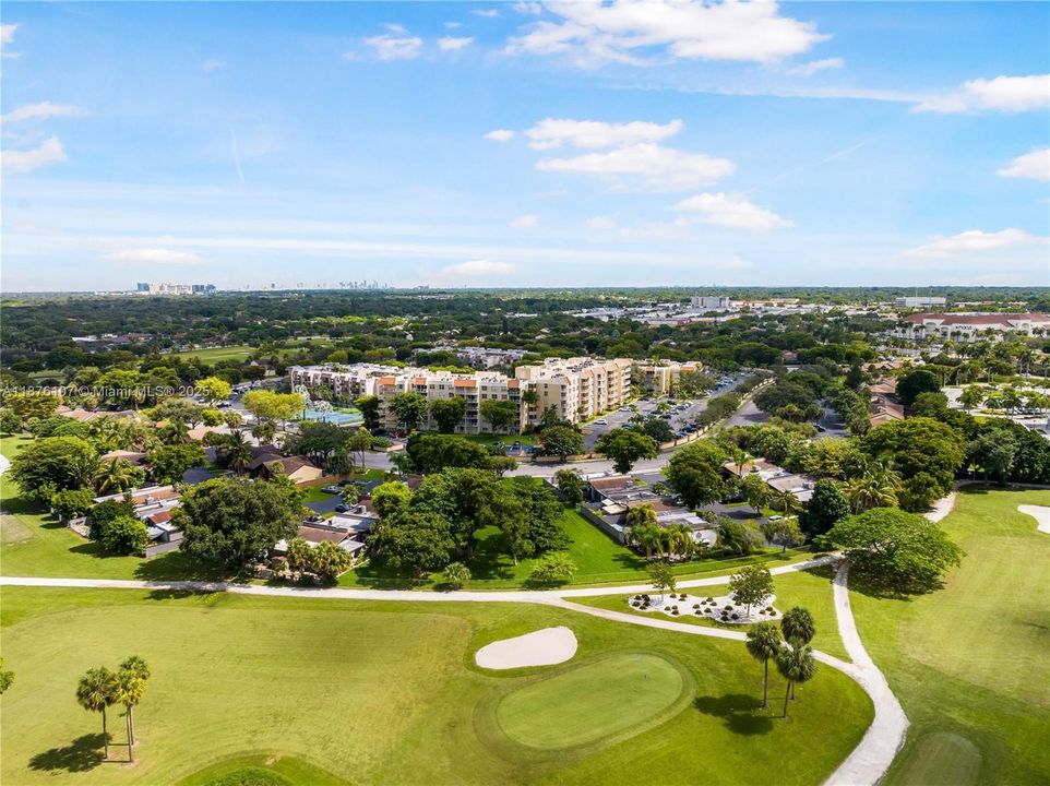 Под контрактом: $259,000 (1 спален, 1 ванн, 840 Квадратных фут)