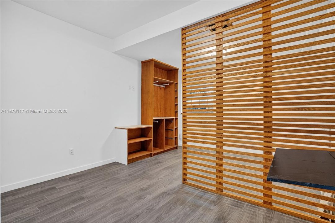 合同活跃: $1,999,900 (4 贝兹, 5 浴室, 3817 平方英尺)