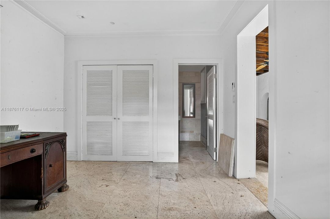 合同活跃: $1,999,900 (4 贝兹, 5 浴室, 3817 平方英尺)