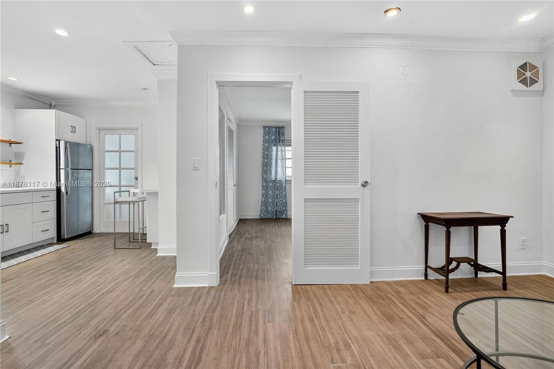 合同活跃: $1,999,900 (4 贝兹, 5 浴室, 3817 平方英尺)