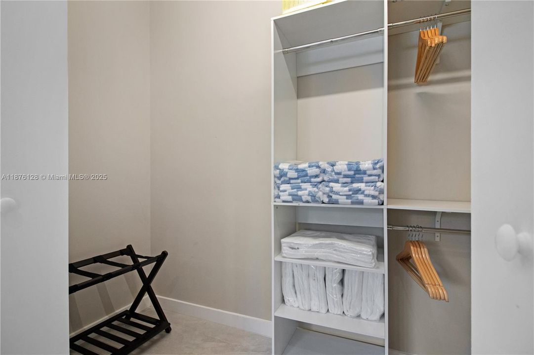 出租: $8,500 (4 贝兹, 3 浴室, 1800 平方英尺)