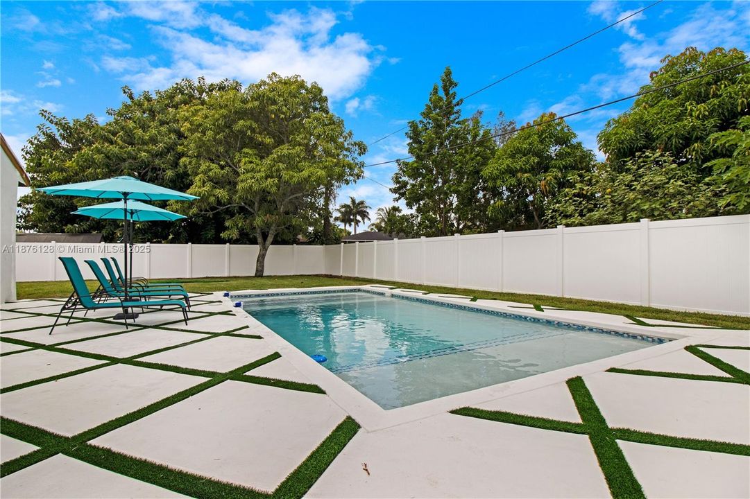 出租: $8,500 (4 贝兹, 3 浴室, 1800 平方英尺)