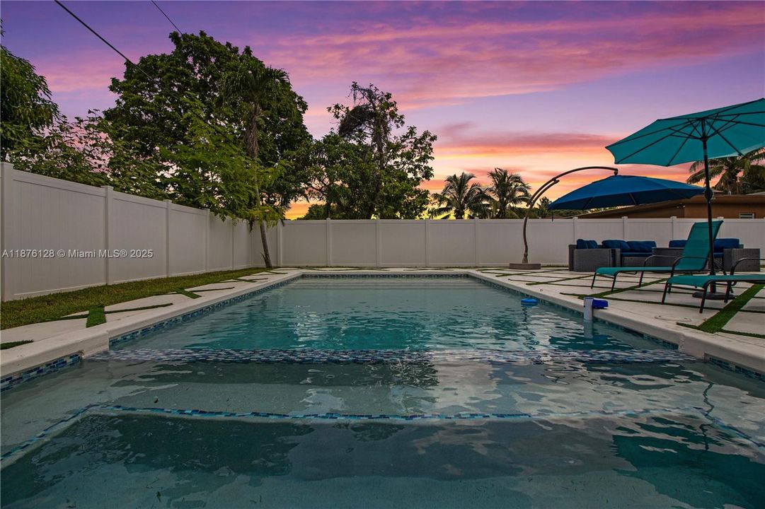 出租: $8,500 (4 贝兹, 3 浴室, 1800 平方英尺)