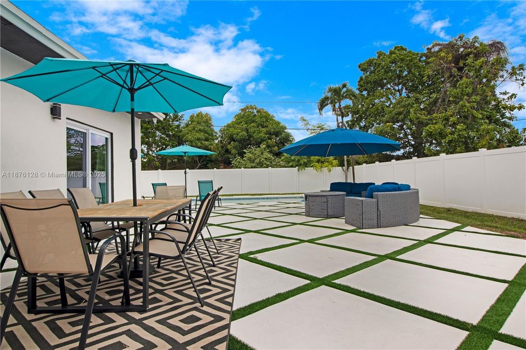 出租: $8,500 (4 贝兹, 3 浴室, 1800 平方英尺)