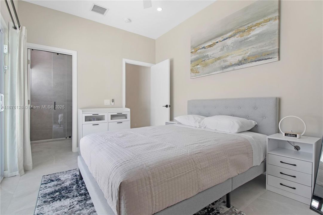 出租: $8,500 (4 贝兹, 3 浴室, 1800 平方英尺)