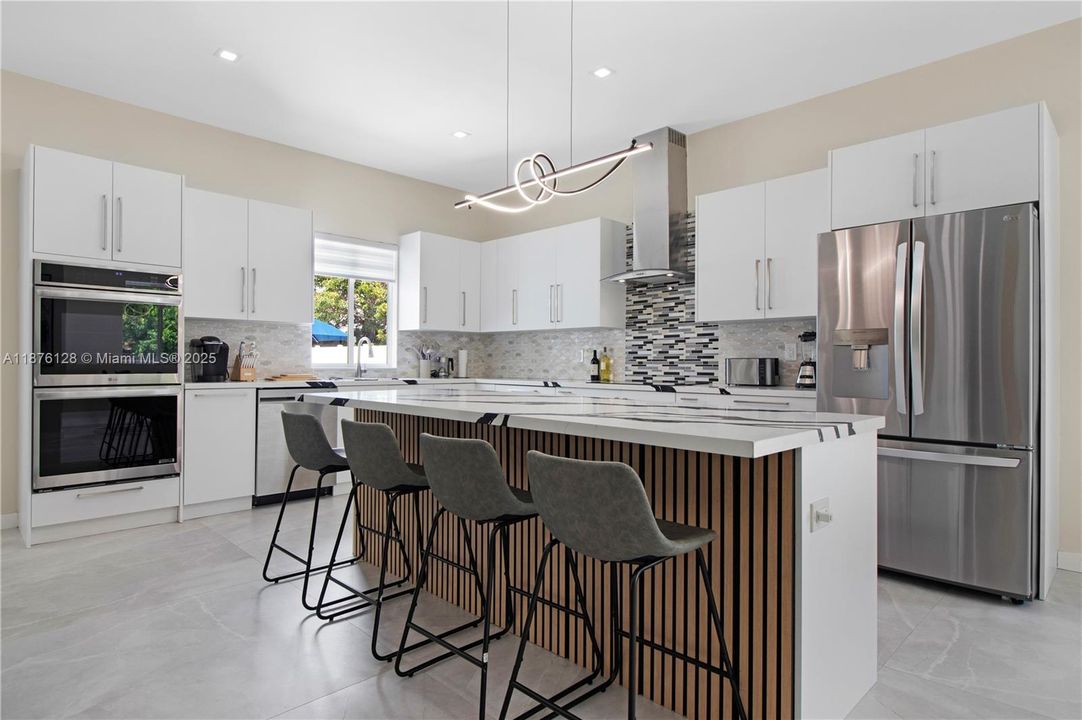 出租: $8,500 (4 贝兹, 3 浴室, 1800 平方英尺)